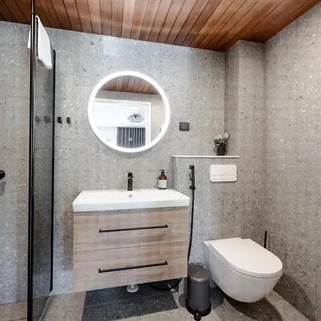 Frans & Frans - And By Uhanda Rauma