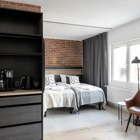 Frans & Frans - And By Uhanda