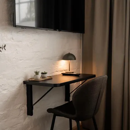 Frans & Frans - And By Uhanda 호텔 라우마