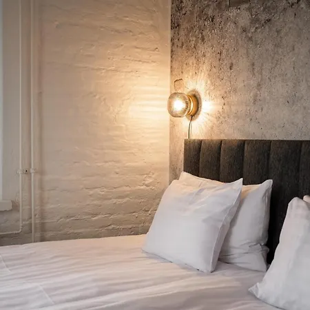 Frans & Frans - And By Uhanda 3* Rauma