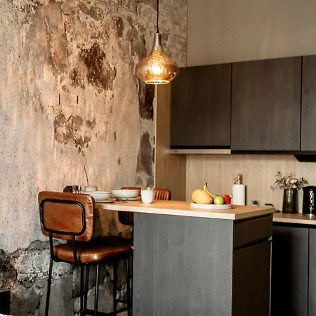 Frans & Frans - And By Uhanda