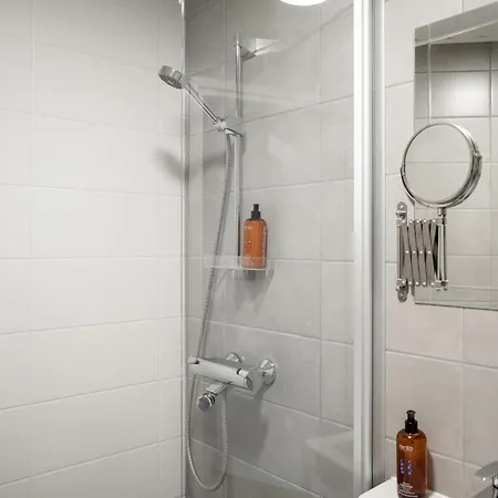 Frans & Frans - And By Uhanda 호텔 3*