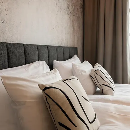 호텔 Frans & Frans - And By Uhanda 라우마