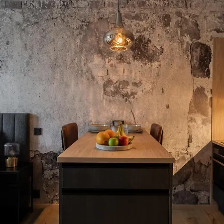 Frans & Frans - And By Uhanda Otel Rauma