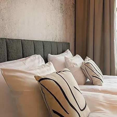 Frans & Frans - And By Uhanda 3* Rauma